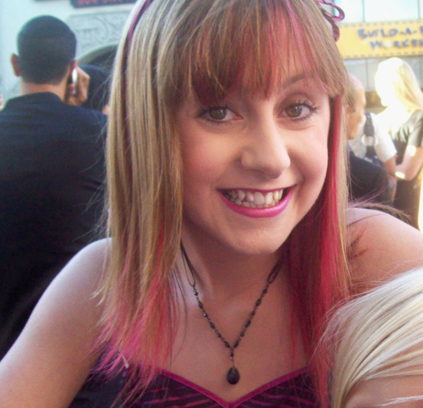 Allisyn Ashley Arm Foto