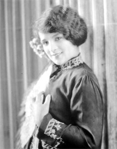 Joan Lowell Foto