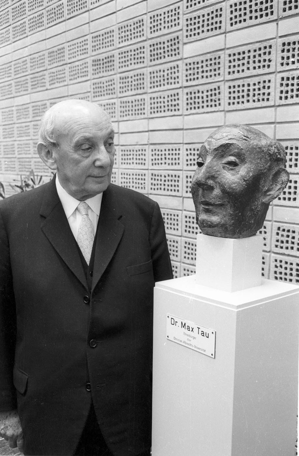 Max Tau Foto