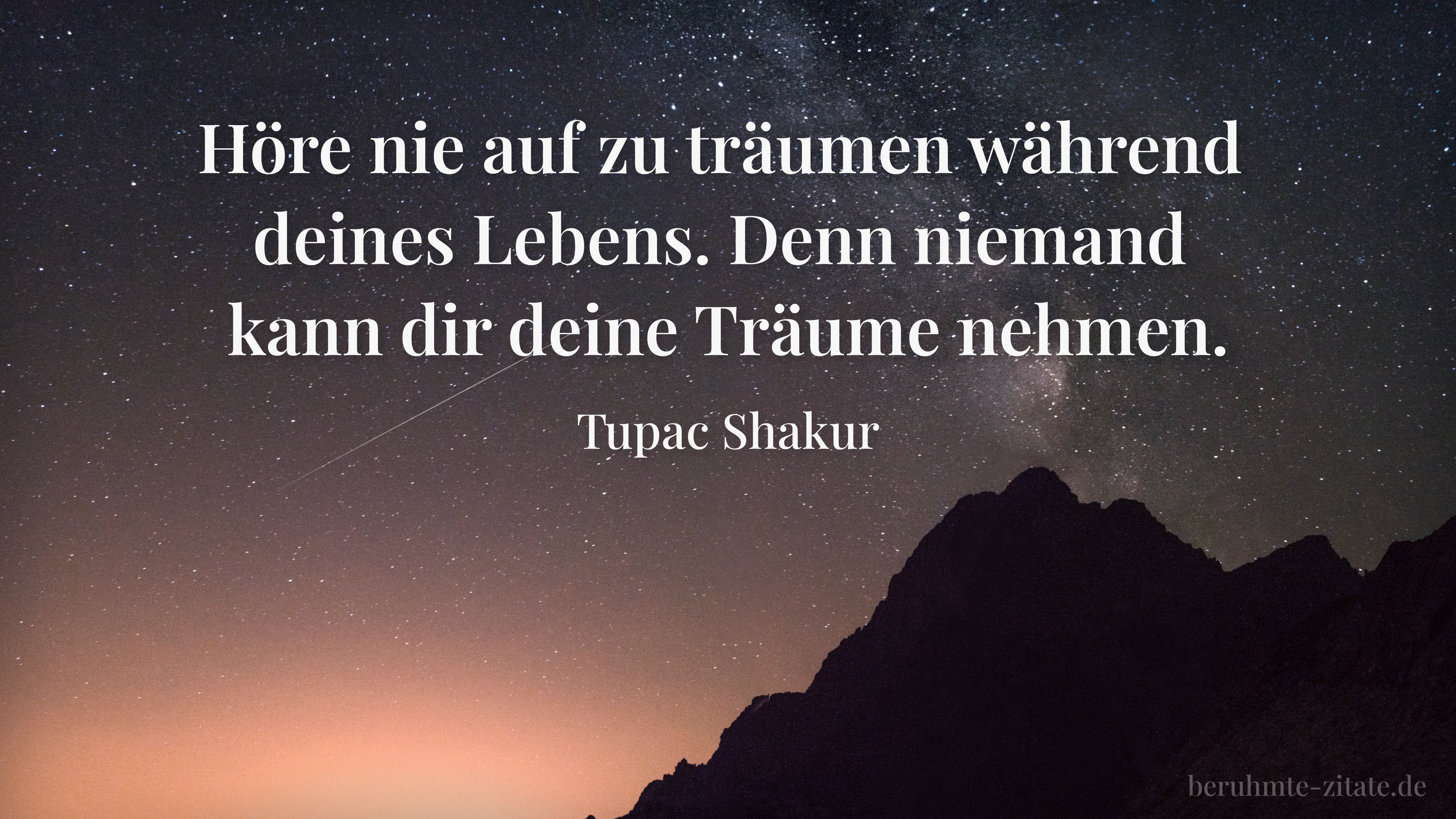 Tupac Shakur zitat: „Höre nie auf zu träumen während deines Lebens. Denn niemand kann dir deine Träume nehmen.“